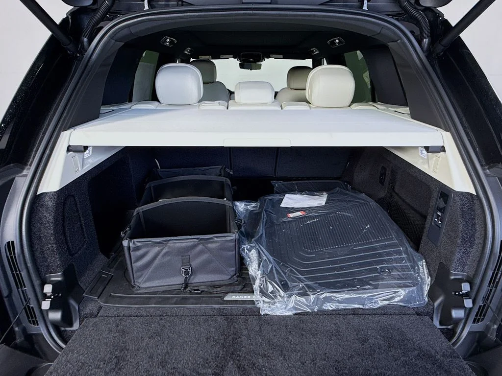 New 2026 Santorini Black Land Rover SE image 28