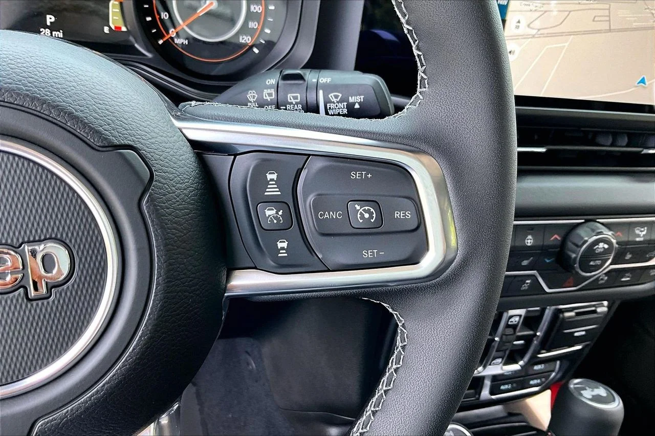 New 2026 Black Clear-Coat Exterior Paint Jeep Sahara image 27