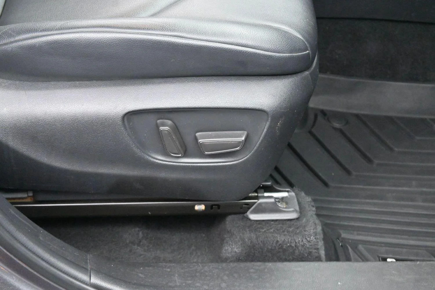 Used 2022 Magnetic Gray Metallic Toyota XLE image 36