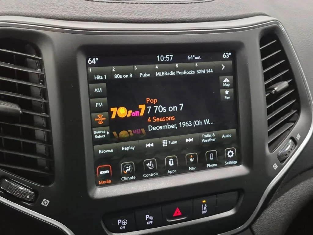 Used 2023 Gray Jeep Altitude image 18