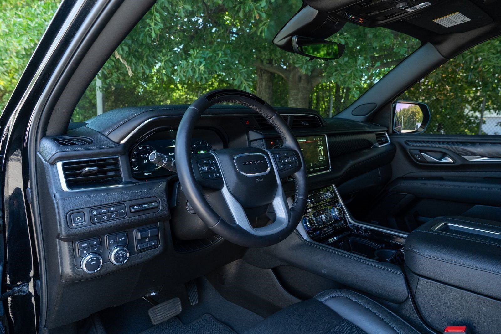 Used 2024 Onyx Black GMC Denali image 20