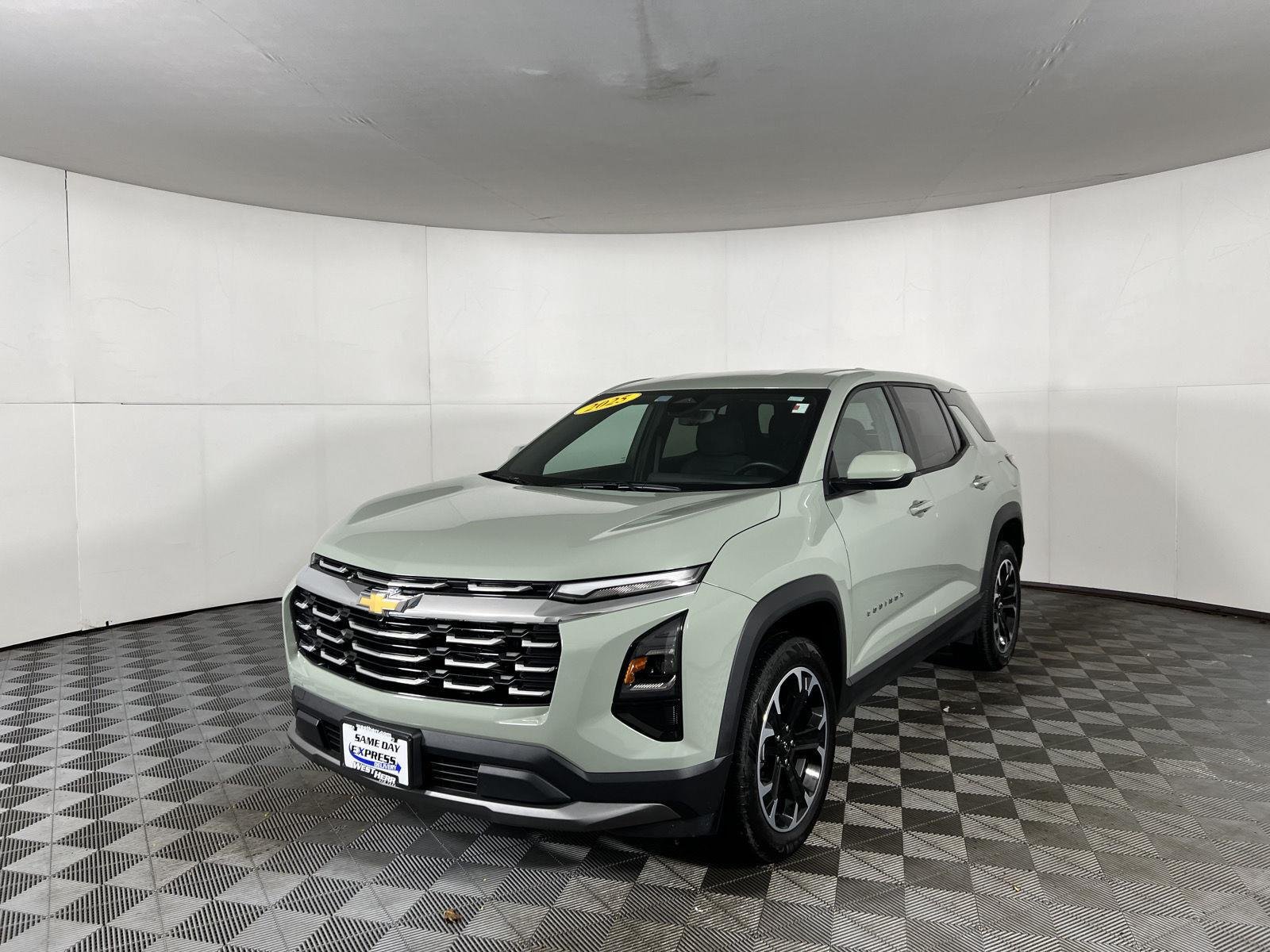 Used 2025 Cacti Green Chevrolet AWD LT image 4