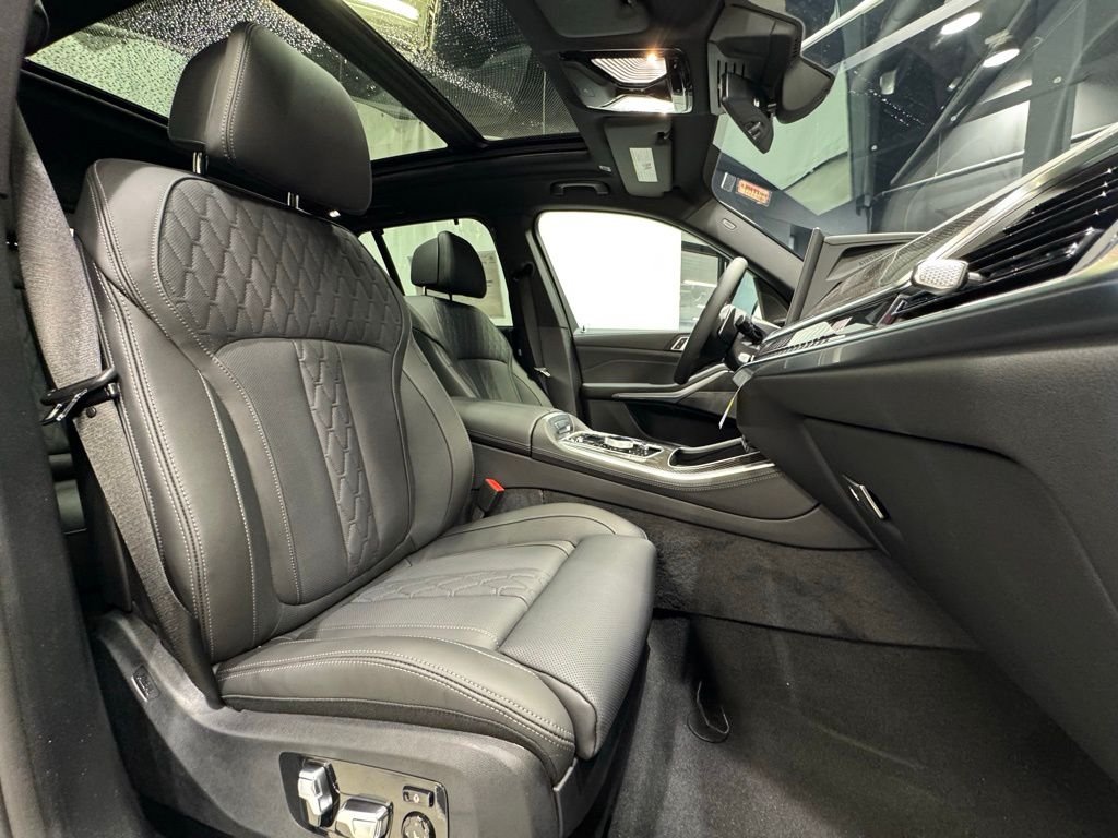 Used 2026 Gray BMW M60i image 25