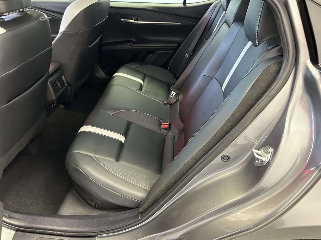 Certified Used 2025  Toyota SE image 15