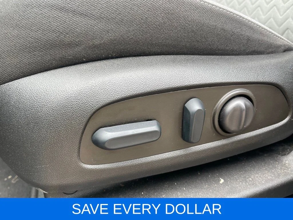 Used 2022 White Chevrolet LT image 20