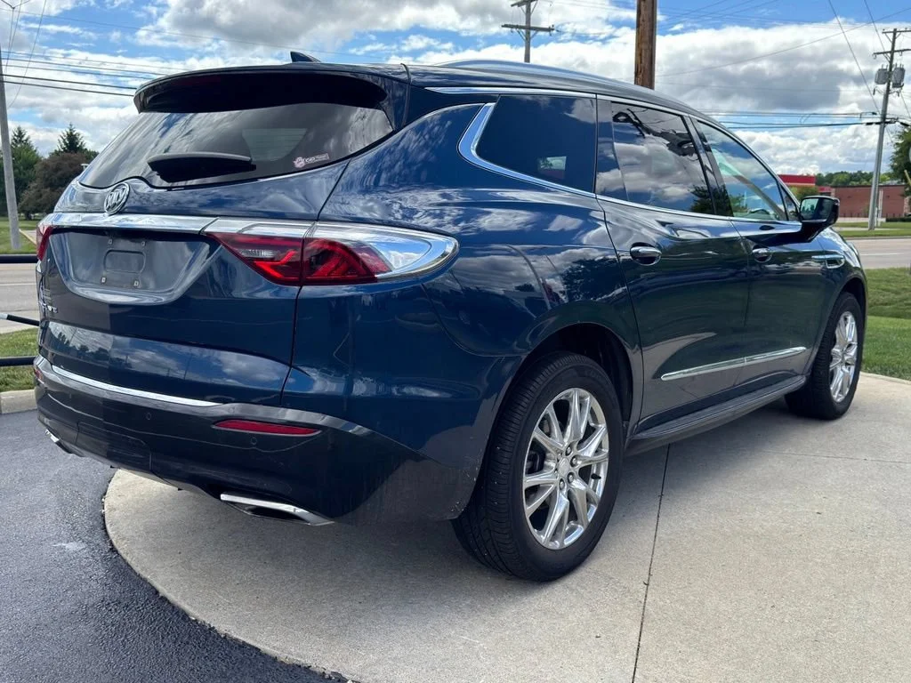 Used 2022 Emperor Blue Metallic Buick Premium image 7