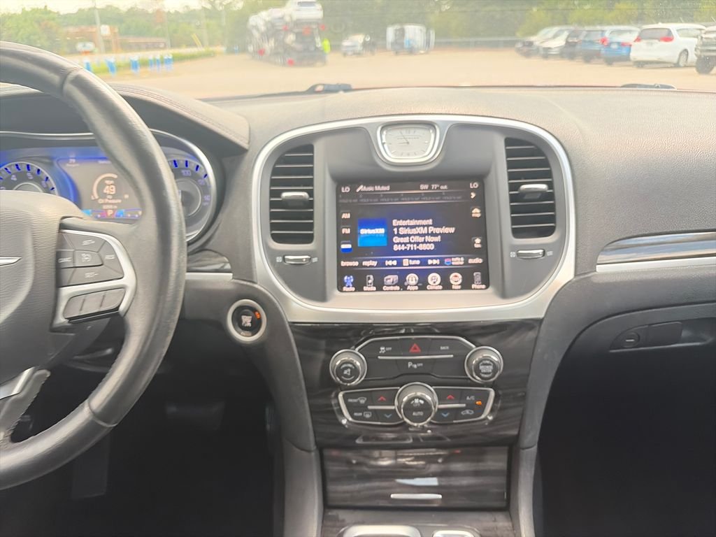Used 2016 Velvet Chrysler Limited image 17