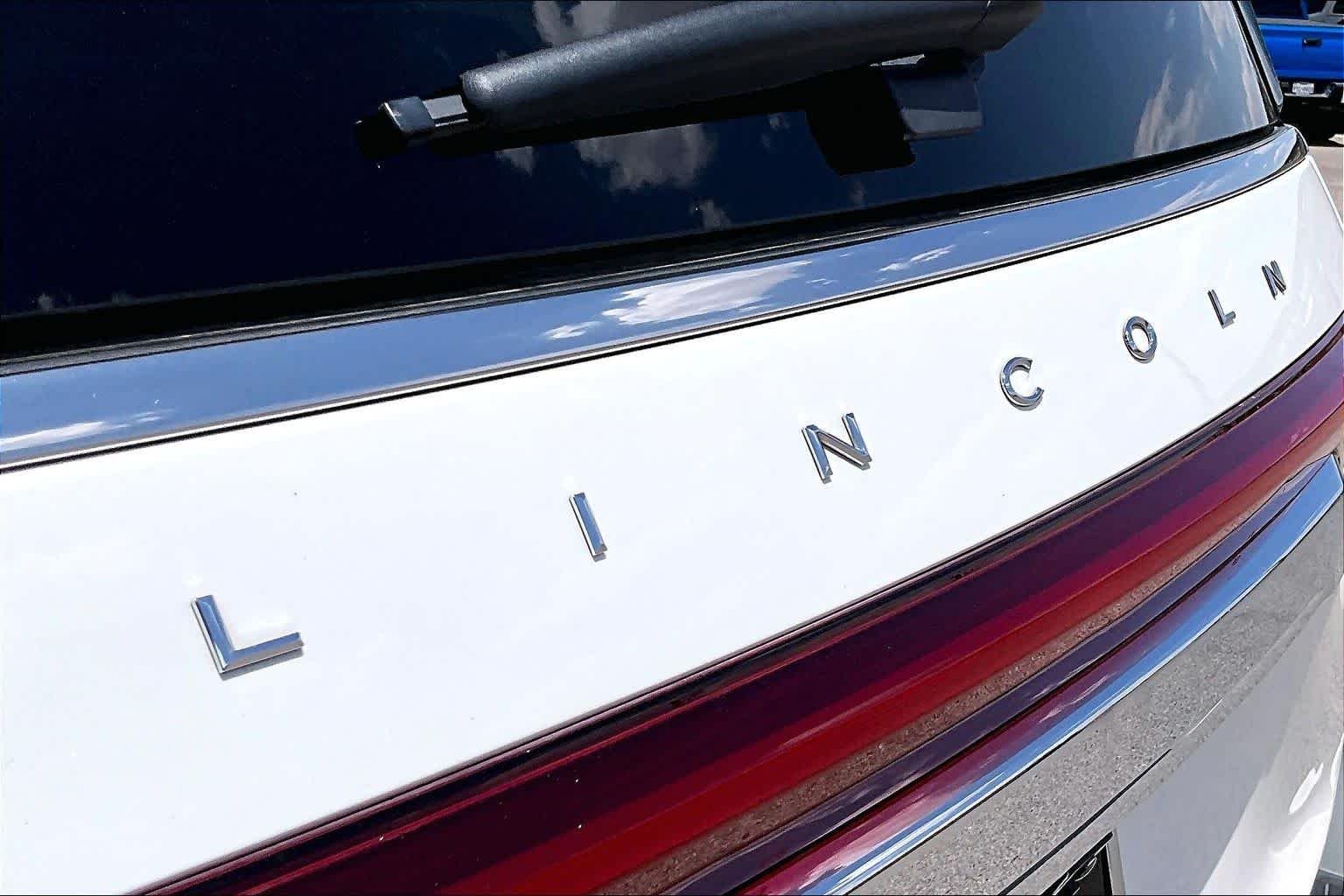 Used 2023 Pristine White Lincoln Reserve image 29