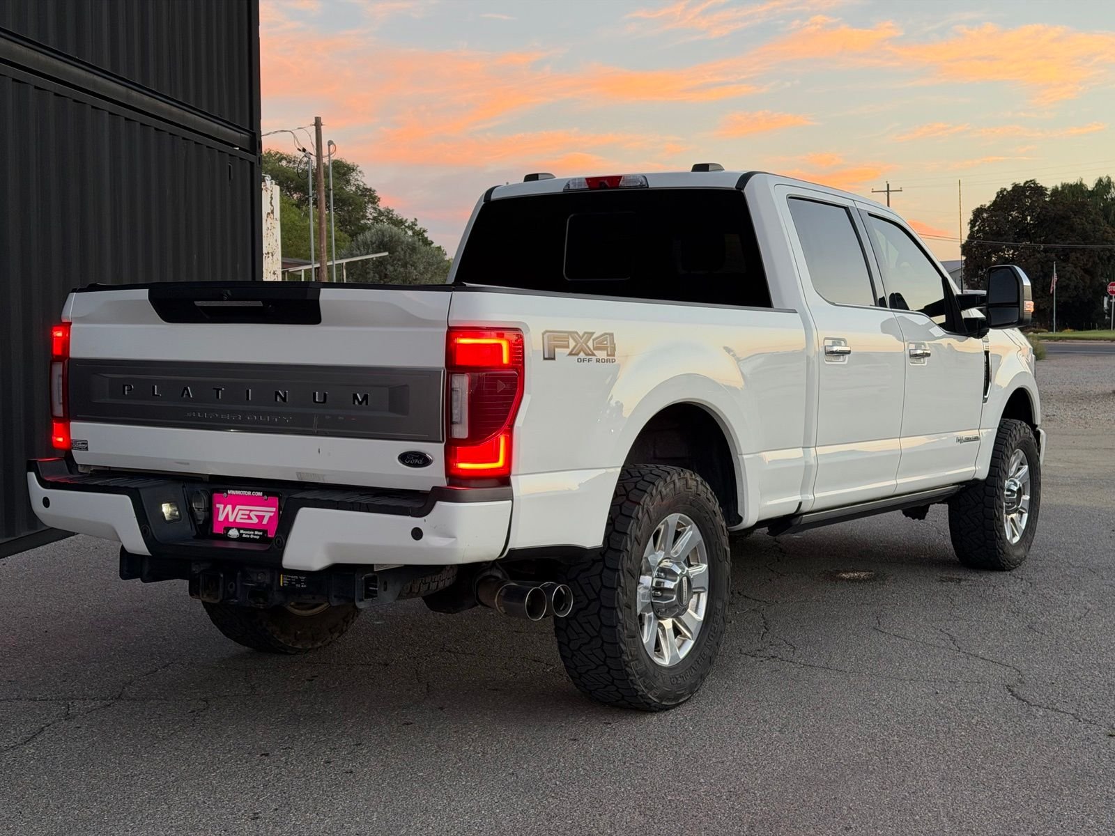 View vehicle photo 7