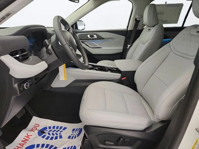 New 2026 Star White Metallic Tri-Coat Ford Platinum™ image 43