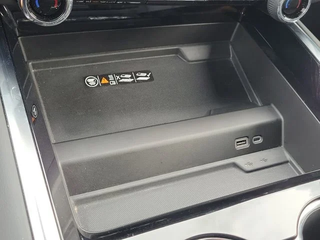 2025 Chevrolet Suburban Premier - Photo 39