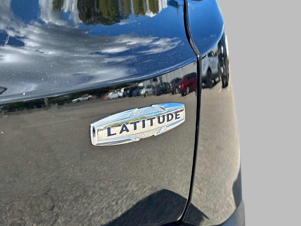 Used 2022 Black Jeep Latitude image 12
