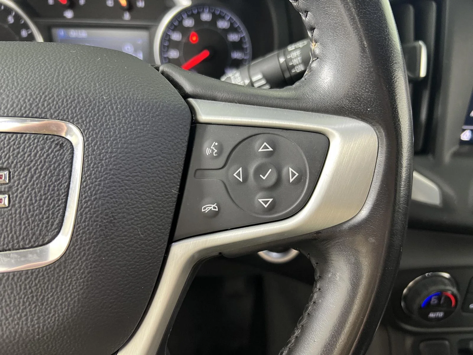 Used 2020 Summit White GMC SLE image 17