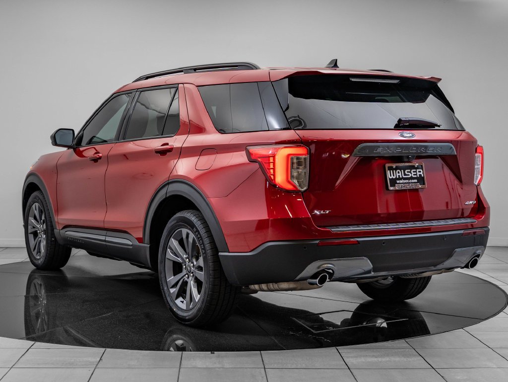 Used 2023 Rapid Red Metallic Tinted Clearcoat Ford XLT image 6