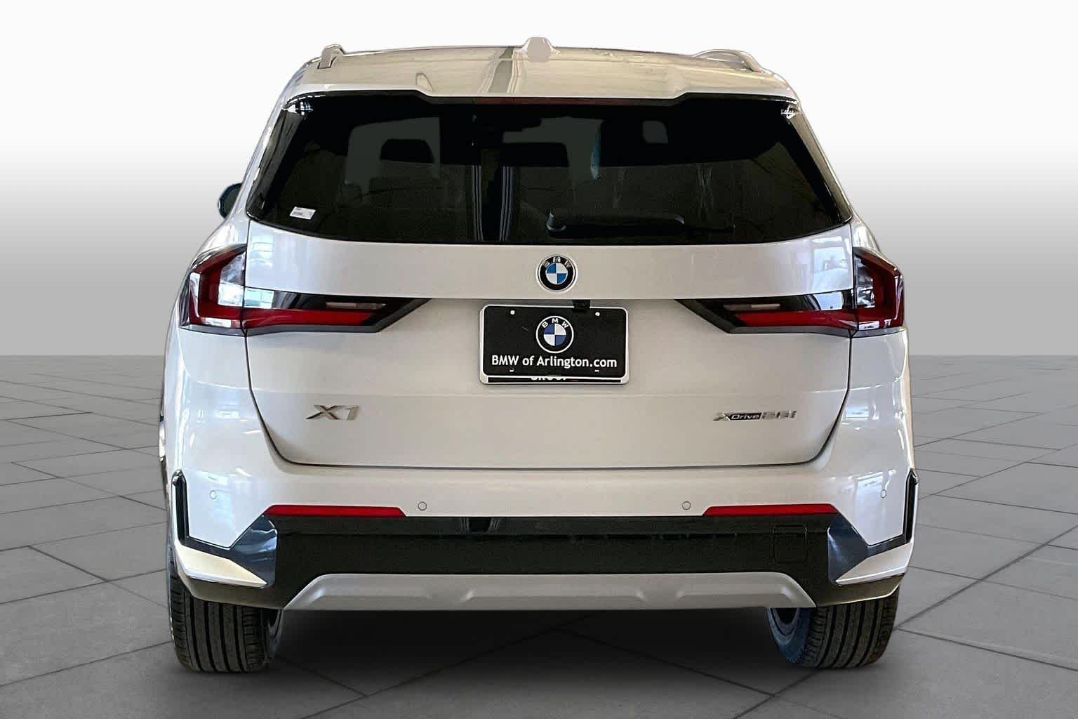 New 2026 Mineral White Metallic BMW xDrive28i image 4