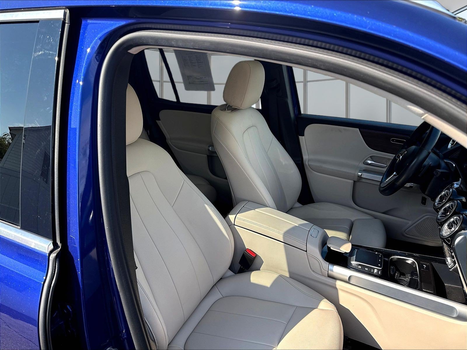 Used 2022 Galaxy Blue Metallic Mercedes-Benz GLB 250 image 31