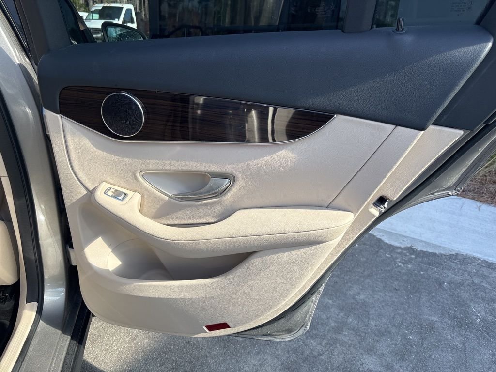 Used 2022 Mojave Silver Metallic Mercedes-Benz GLC 300 image 23