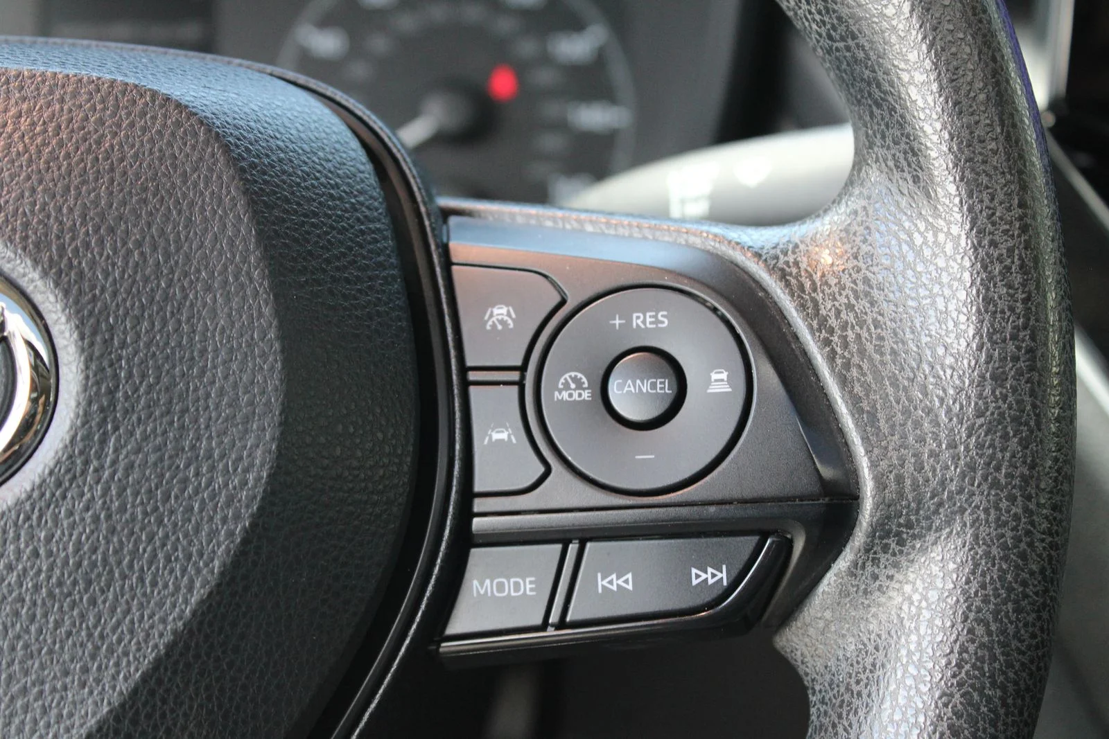 Used 2023  Toyota LE image 30