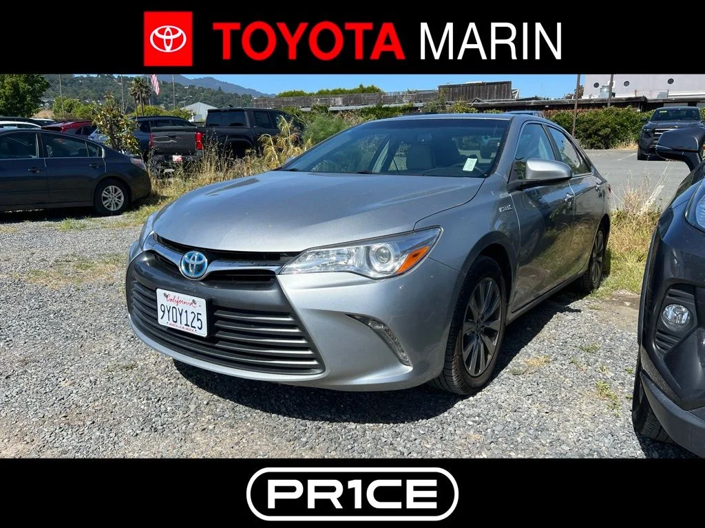 Used 2017 Silver Toyota XLE image 1