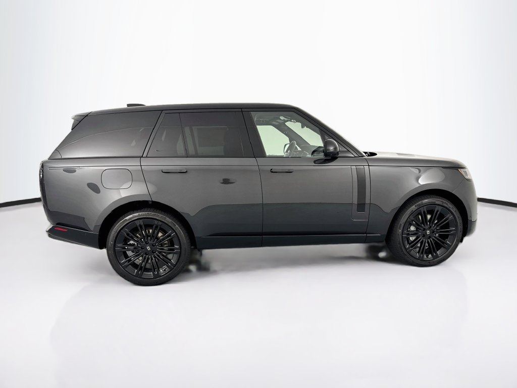 New 2027 Carpathian Grey Land Rover SE image 4