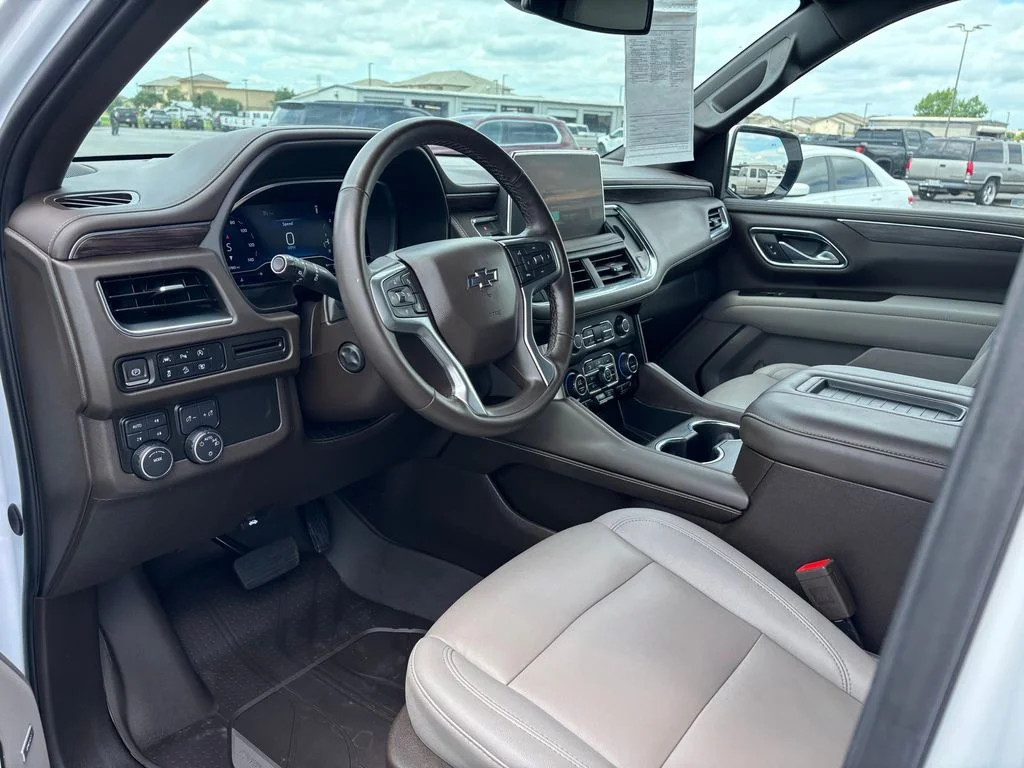 Used 2023 White Chevrolet Z71 image 8