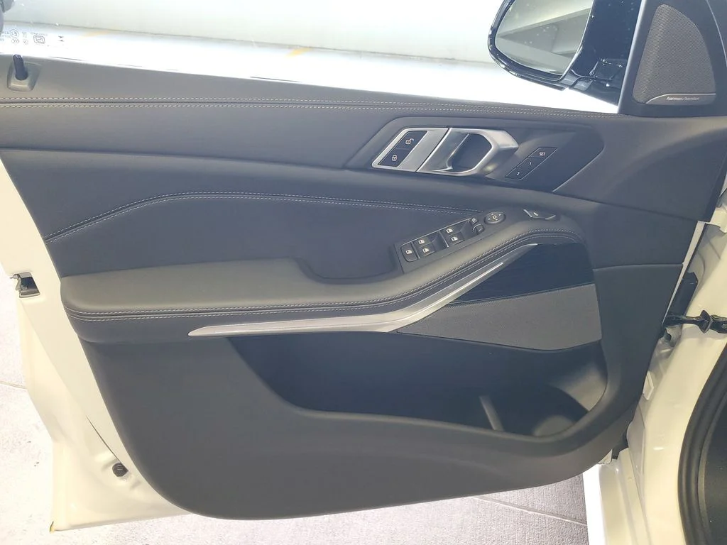 Used 2026 White BMW sDrive40i image 14