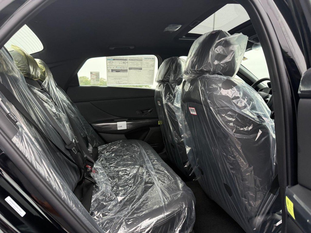 Used 2026 Black Hyundai SEL Sport image 5
