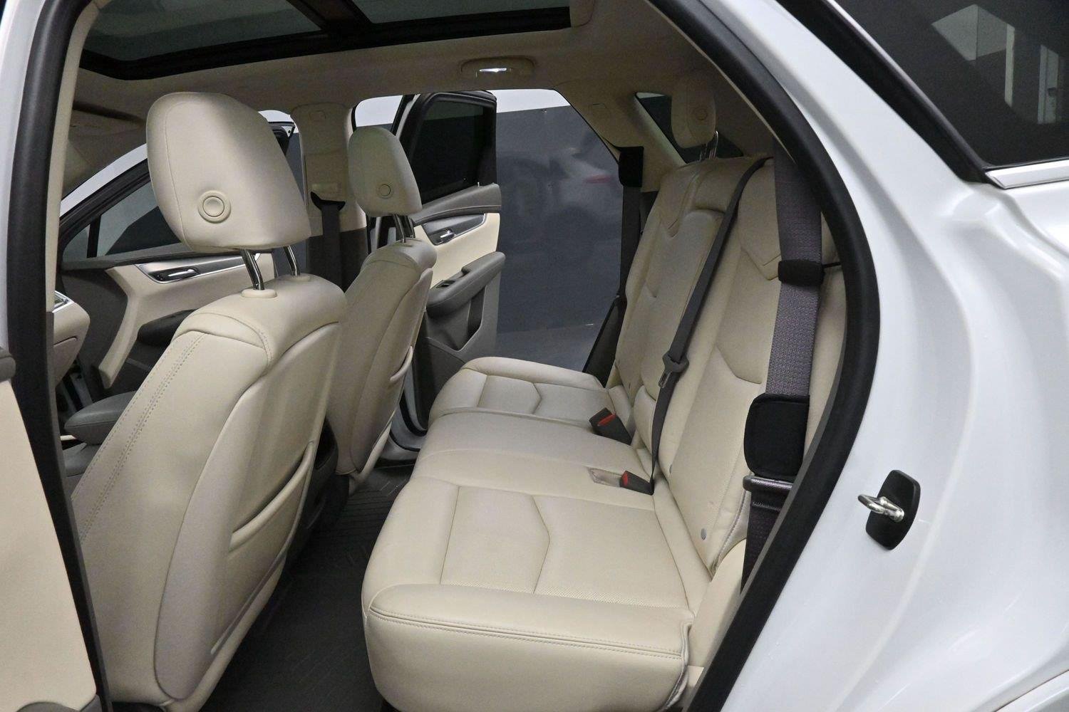 Used 2017 CRYSTAL WHITE TRICOAT Cadillac Luxury FWD image 33