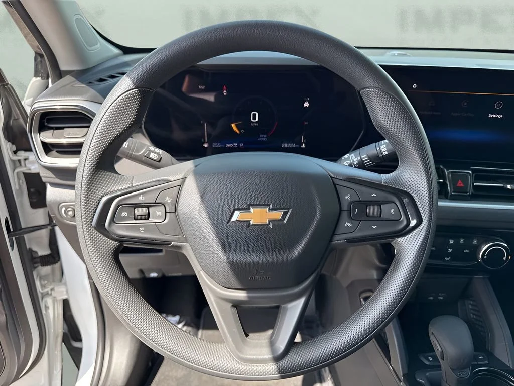 Used 2025 Summit White Chevrolet LT image 13