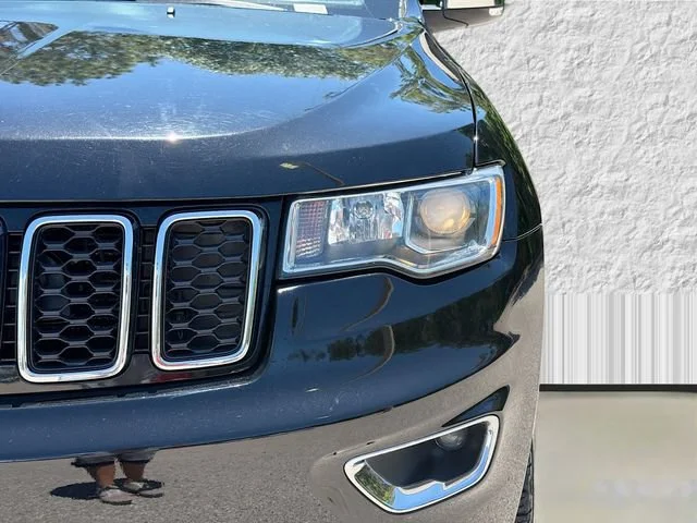 Used 2019 Diamond Black Crystal Pearlcoat Jeep Limited image 9
