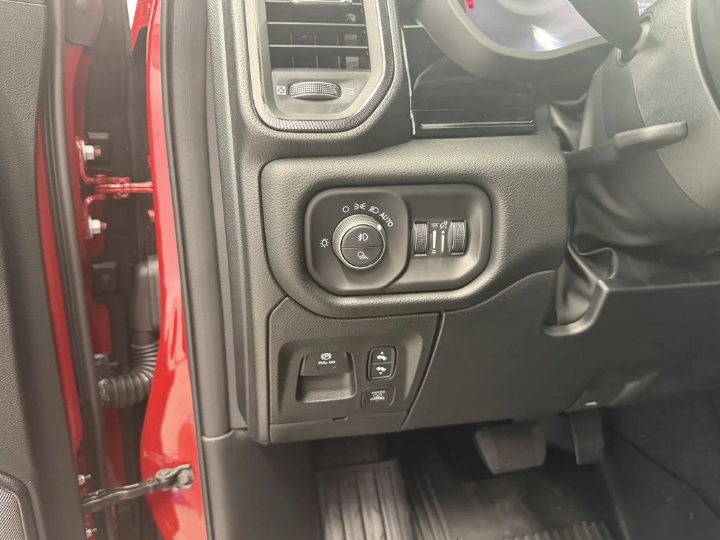 New 2026 Molten Red Pearl-Coat Exterior Paint Ram Rebel image 23