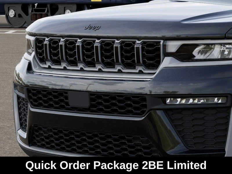 New 2026 Diamond Black Crystal Pearl-Coat Exterior Paint Jeep Limited image 3