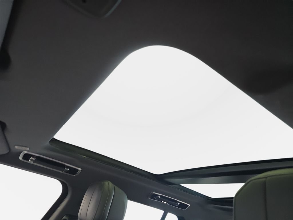 New 2026 Fuji White Land Rover SE image 20