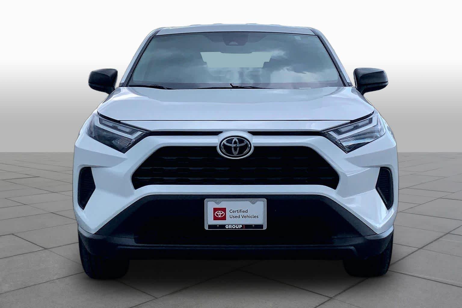 Used 2025 Ice Cap Toyota LE image 4