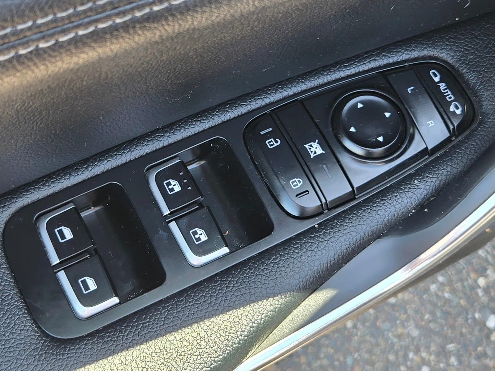 Used 2022 Ceramic Silver Kia GT-Line image 23