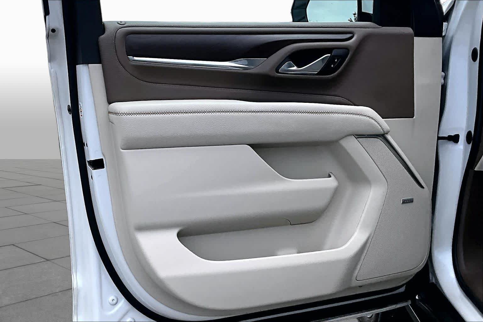 Used 2023 White Frost Tricoat GMC Denali image 26