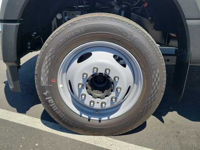New 2026 Oxford White Ford F-450® XL image 29