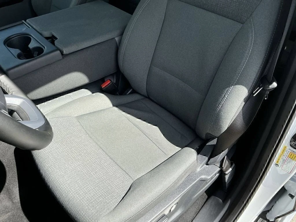 Used 2025 Oxford White Ford XLT image 12