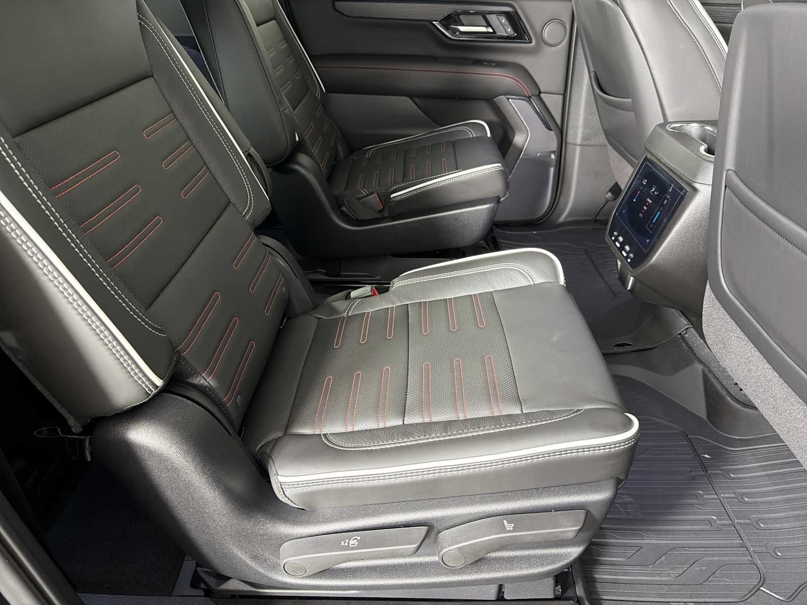 2026 GMC Yukon XL AT4 Ultimate - Photo 15