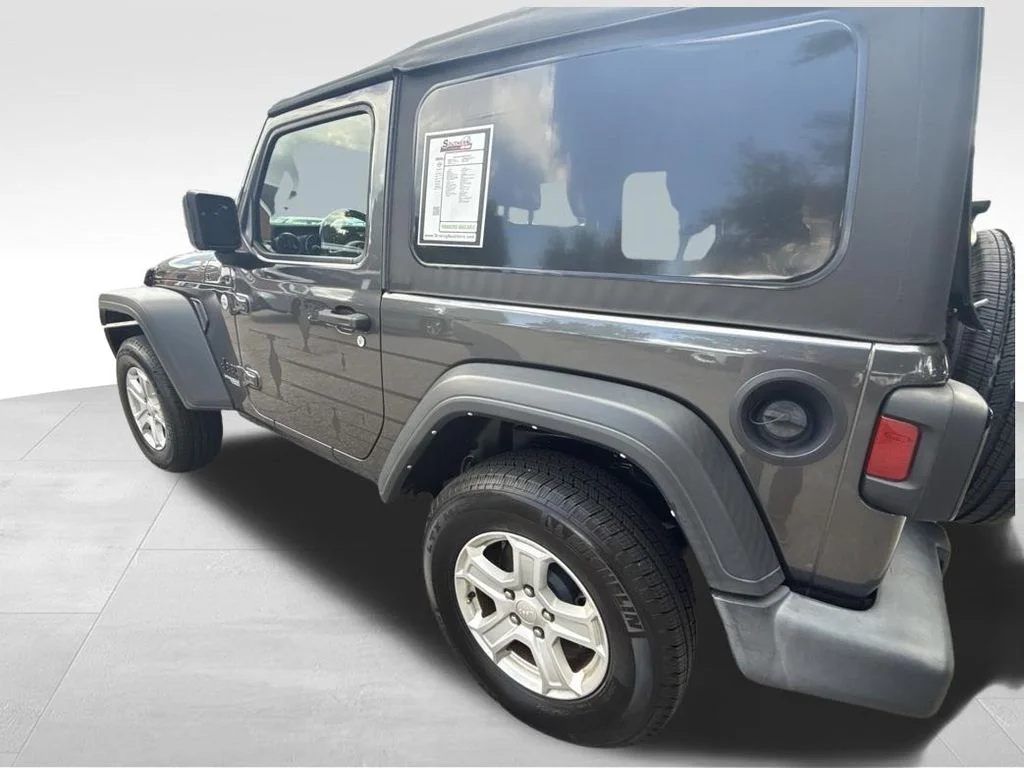 Used 2021 Gray Jeep Sport S image 3