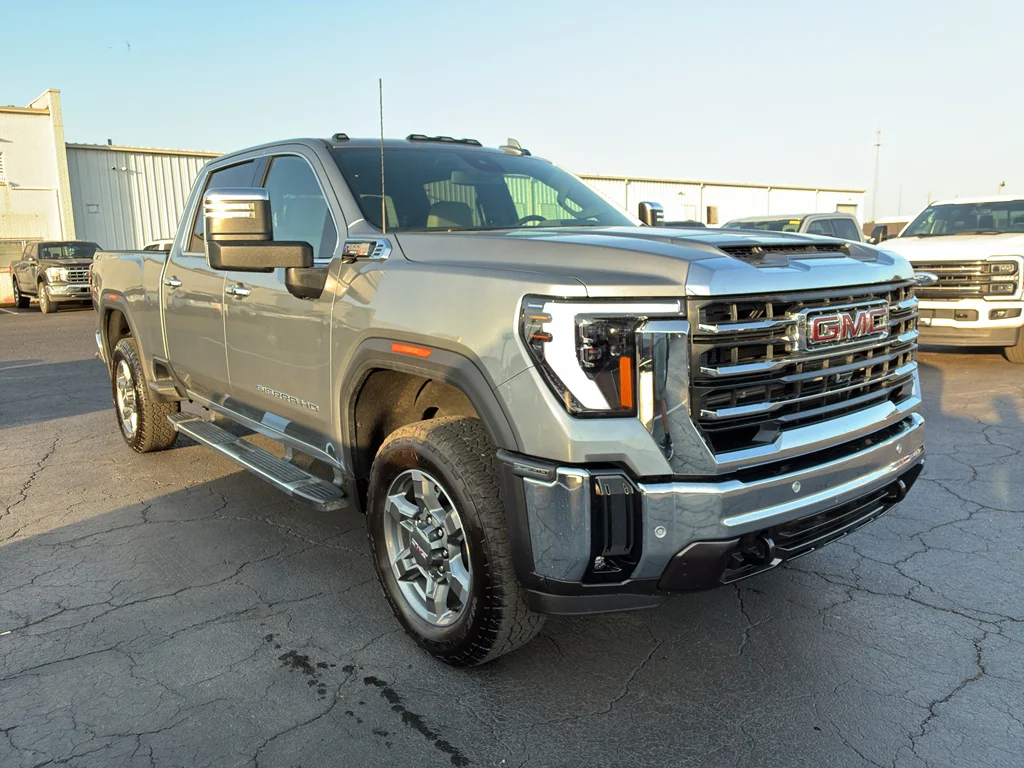 Used 2025 Sterling GMC SLT image 3