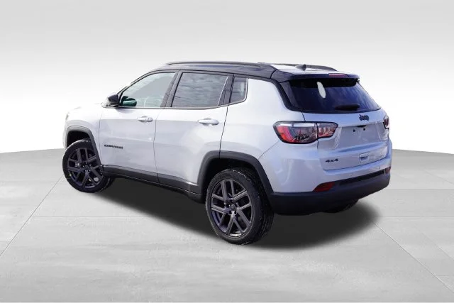 New 2026 Silver Zynith Metallic Clear-Coat Exterior Paint Jeep Limited image 5