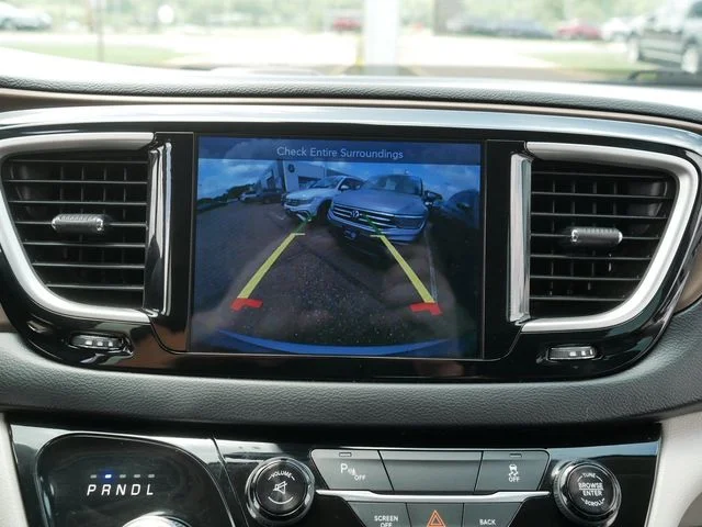 Used 2017 Silver Chrysler Premium image 36