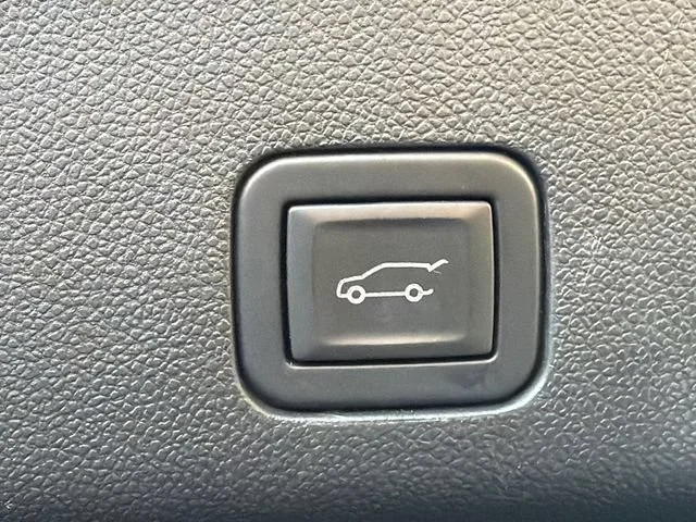 Used 2023 Onyx Black GMC SLT image 19