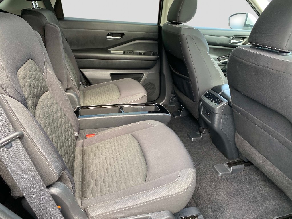 Used 2022 Silver Nissan SV image 29