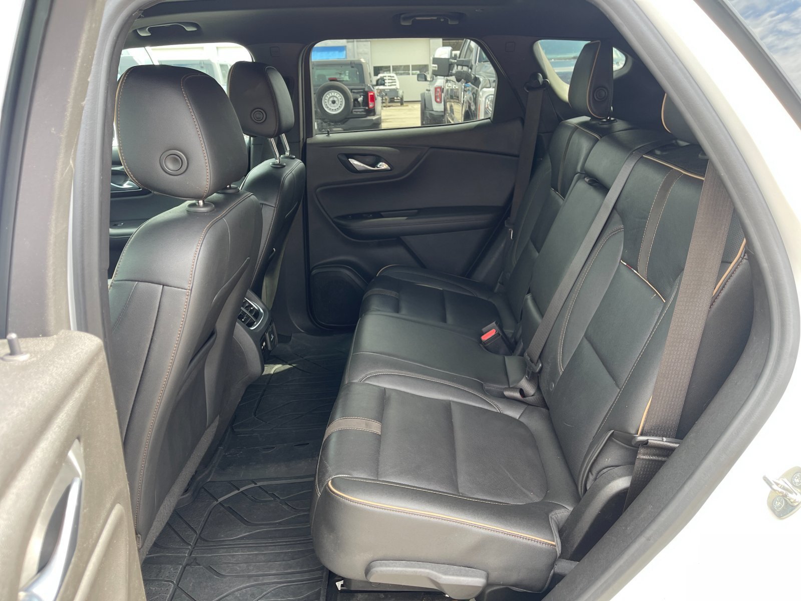 Used 2021 IRIDESCENT PEARL TRICOAT Chevrolet Premier image 13