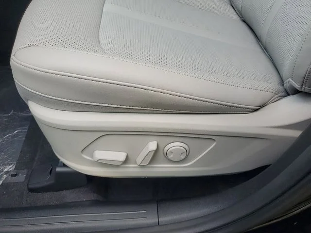 2025 Kia Sorento S - Photo 9