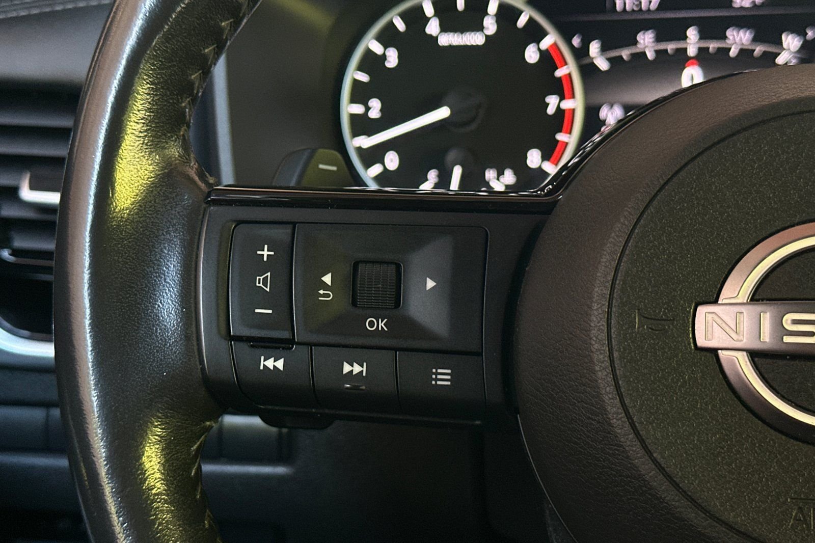 Used 2023 Gray Nissan SL image 32