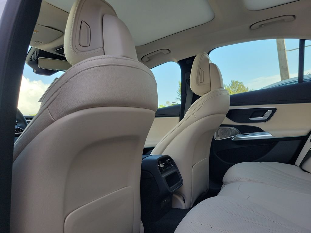 New 2026 MANUFAKTUR Moonlight White Metallic Mercedes-Benz E 350 image 11