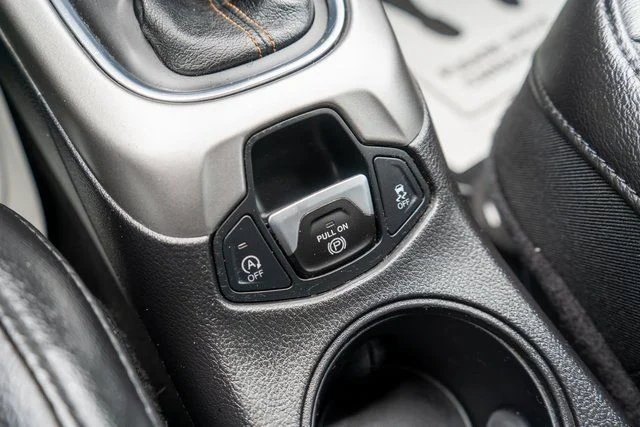 Used 2019 White Clearcoat Jeep Latitude image 30